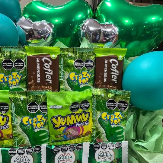 box con chocolates y globos green
